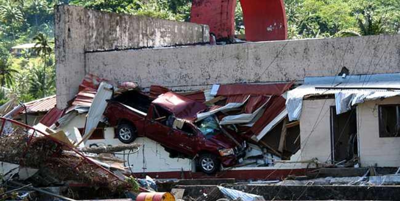 Un tsunami arrasó islas del Pacífico Sur