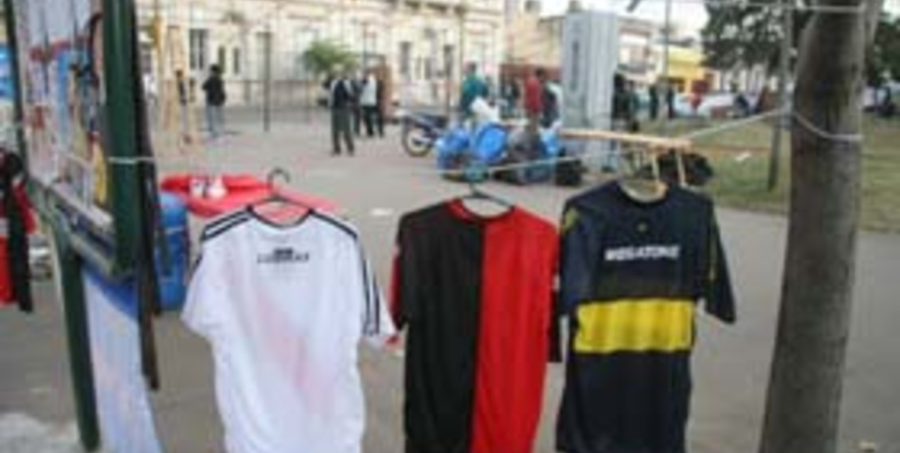 Los puesteros del parque Alberdi buscan un espacio transitorio