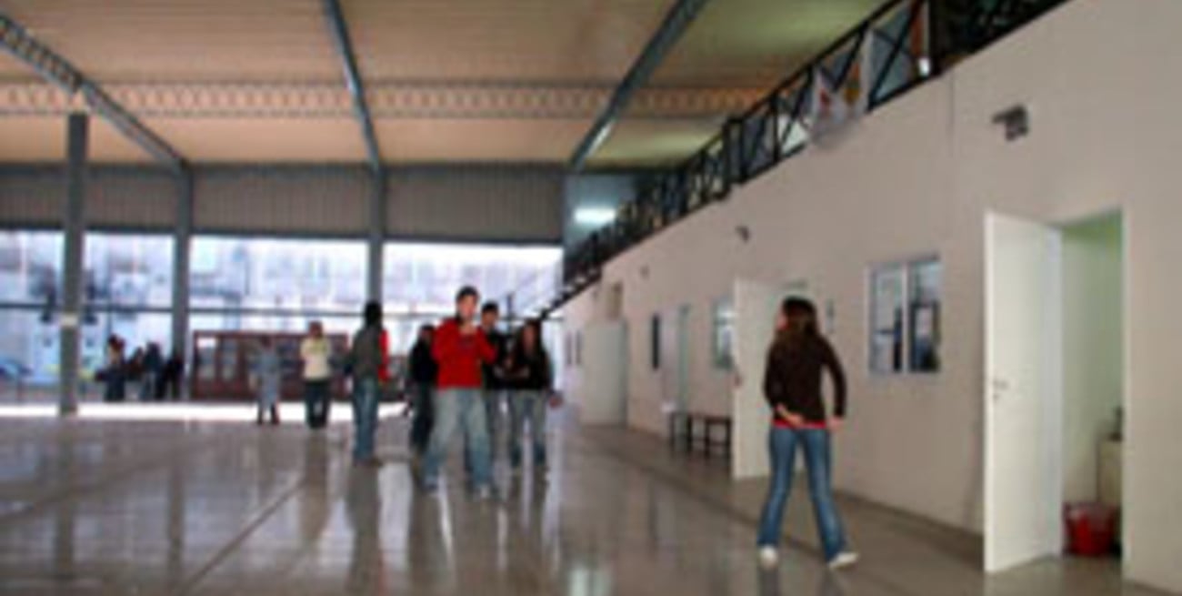 La escuela Echeverría sigue funcionado en un comercio