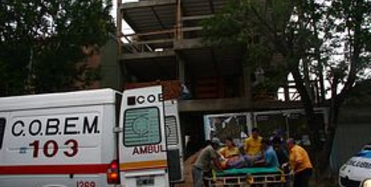 Dos obreros cayeron de un andamio en San Martín al 3900
