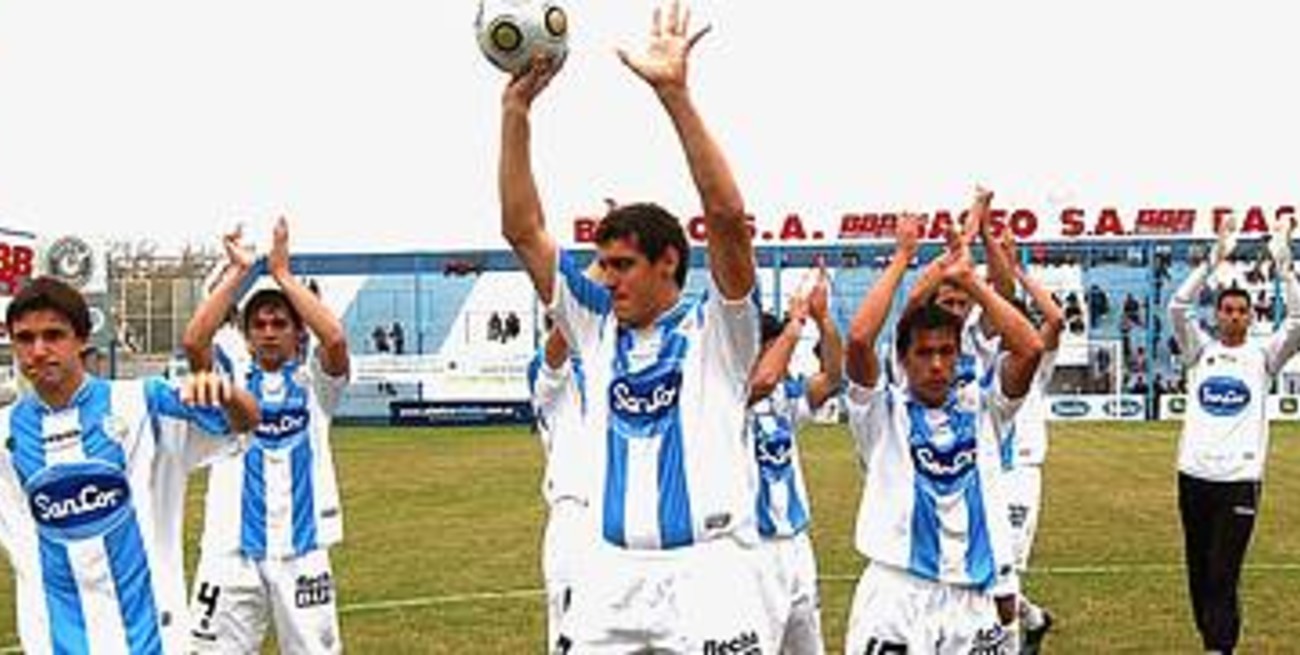 Atlético Rafaela y Gimnasia de La Plata comienzan la disputa por una plaza en Primera