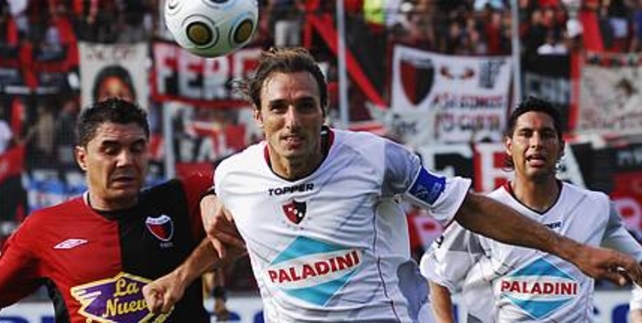 El "Flaco" Schiavi llega a Estudiantes para jugar lo que queda de la Copa Libertadores