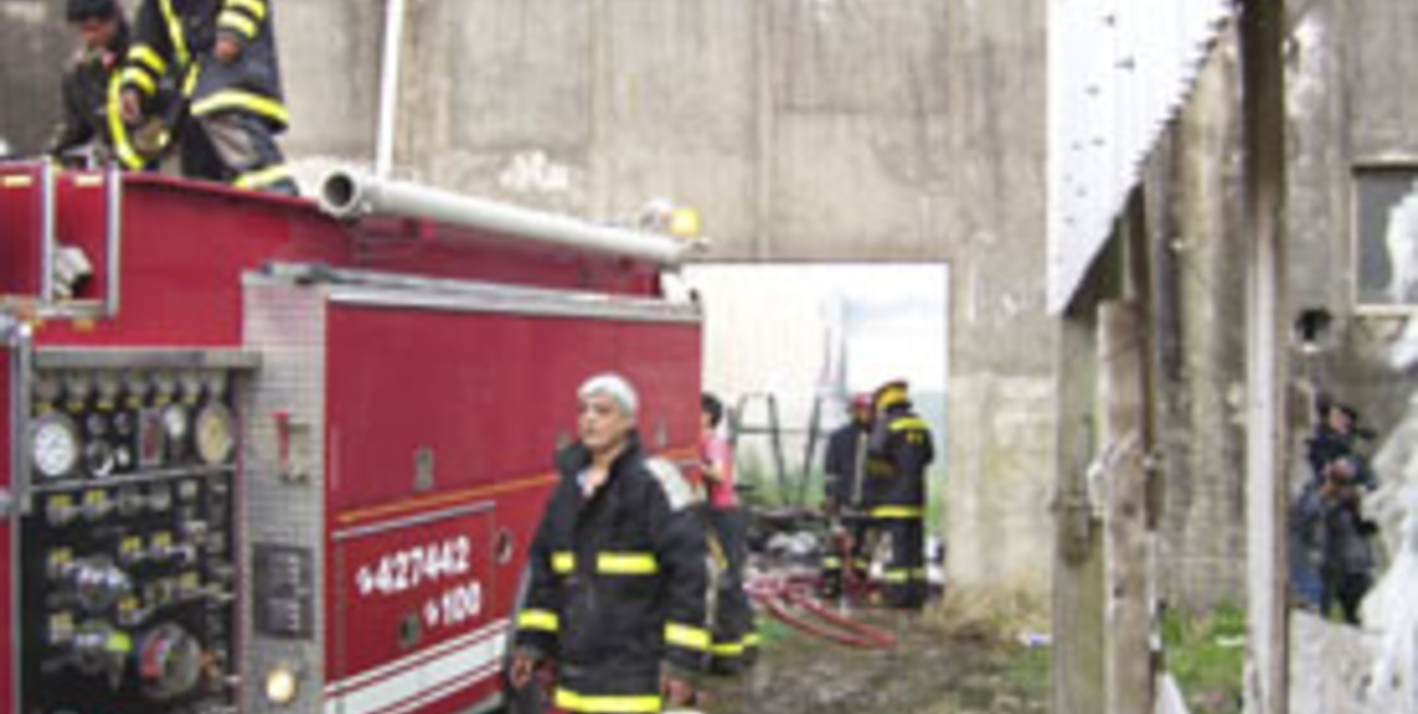 Se incendió gran parte de Manufactura Textil San Justo