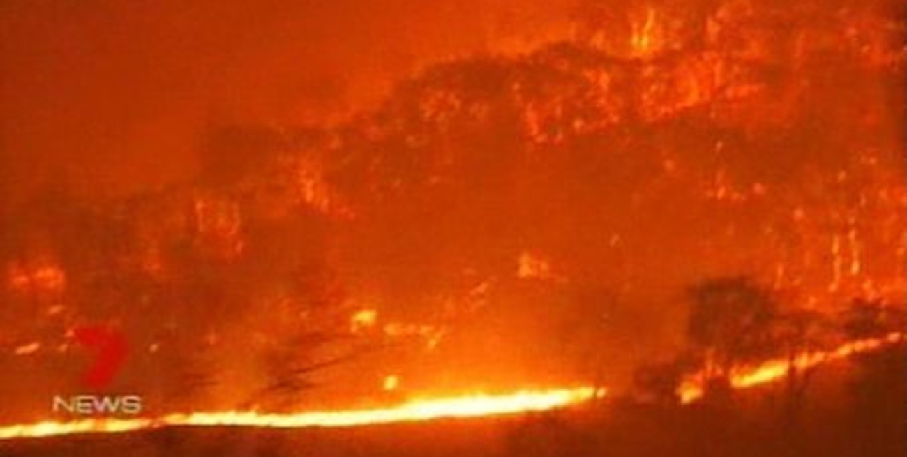El fuego arrasa el sur de Australia