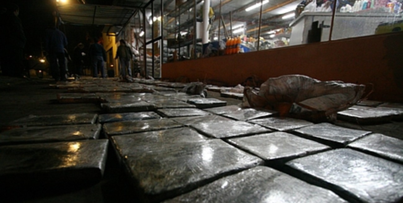 Escondían media tonelada de marihuana en un minimercado