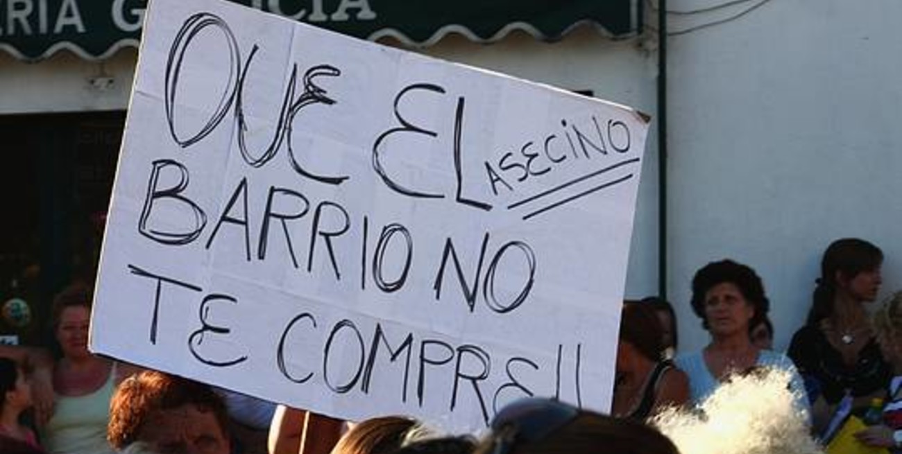 Realizaron un escrache al acusado de matar a una perra