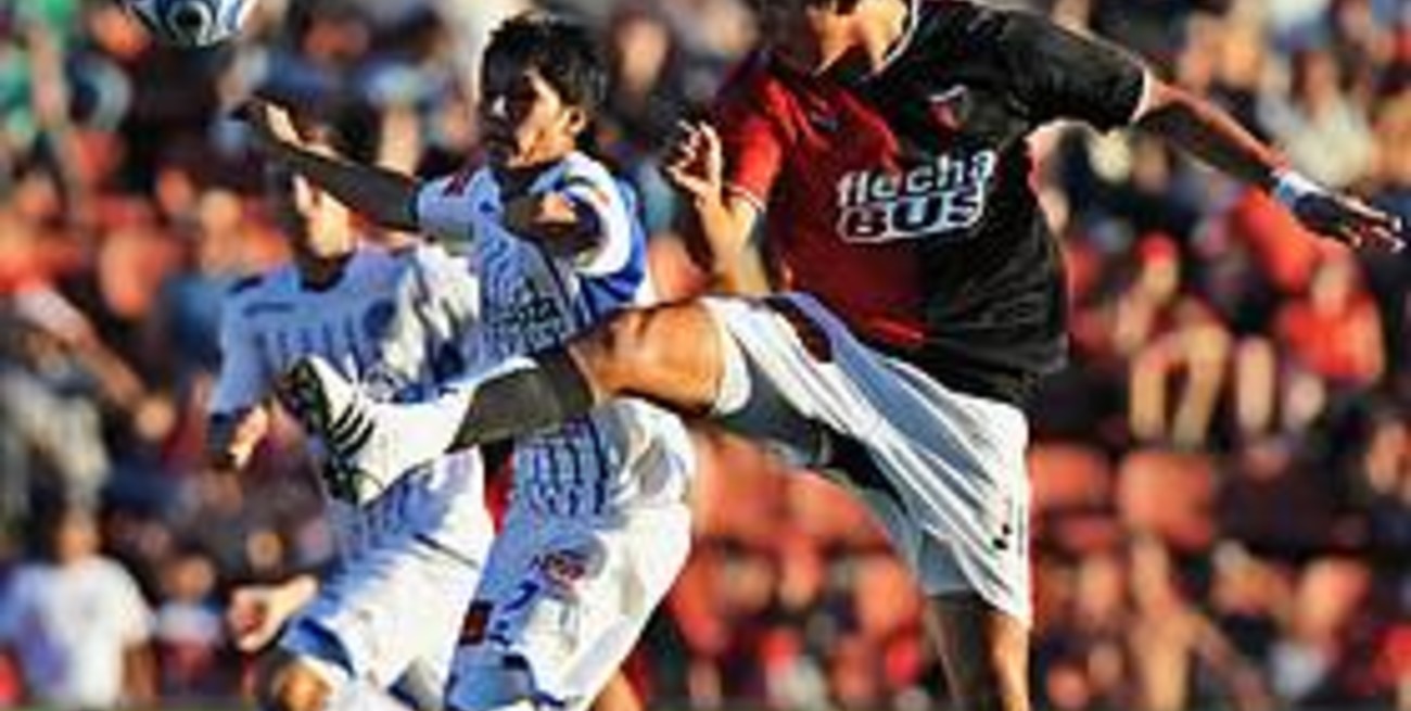 Colón jugó mal y no pudo con Godoy Cruz