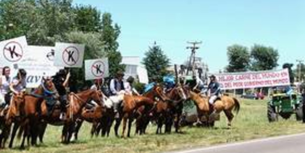 Ruralistas protestaron al costado del camino