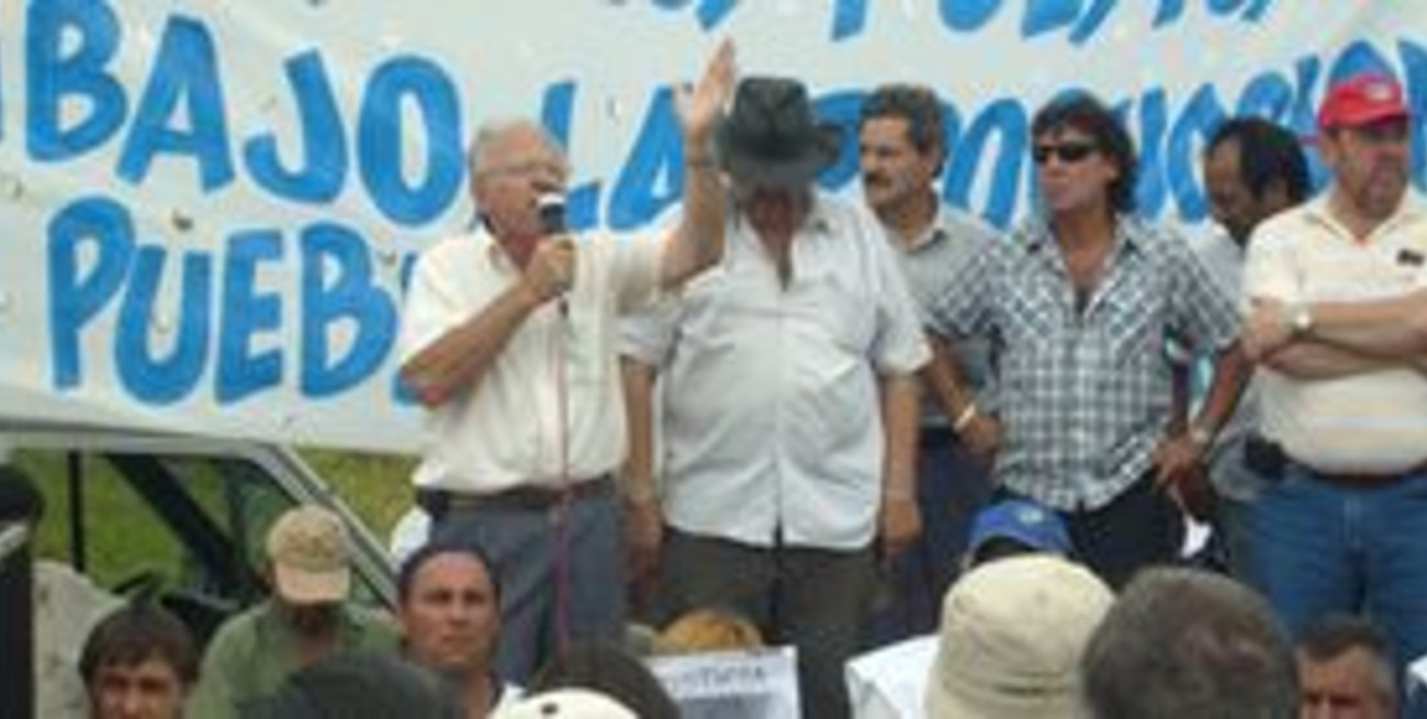 Trabajadores de Paraná Metal y productores cortaron la autopista