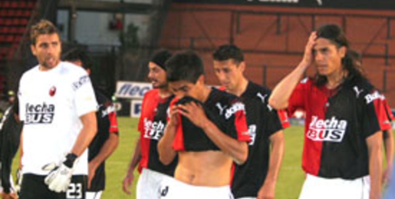 Sentado en un cráter desierto, sigue aguardando el temblor