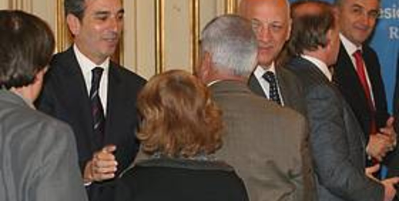 Se realizó el primer encuentro entre gobierno y oposición