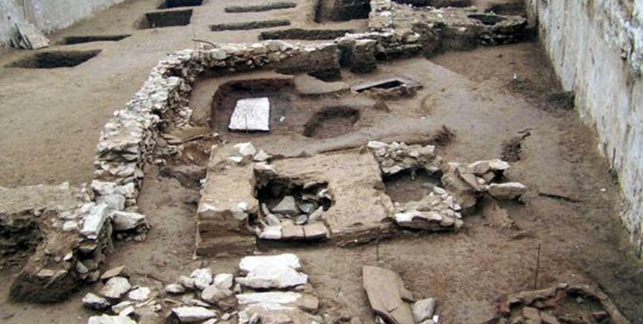 Arqueólogos hallan sepulcros, joyas, armas y cerámicas del siglo IV a.C.