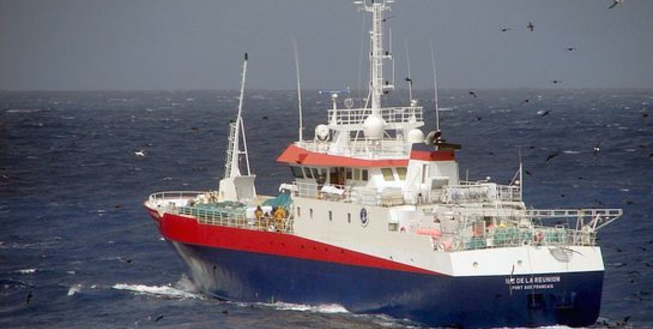 Dramático rescate de una adolescente que naufragó en el Índico