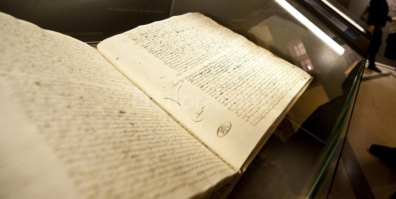 Exponen documentos y objetos del Archivo Secreto del Vaticano