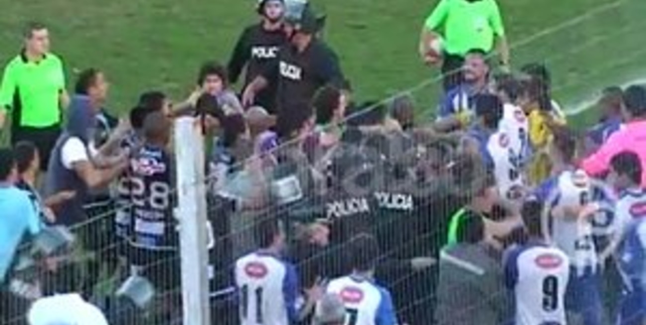 Batalla campal en fútbol uruguayo