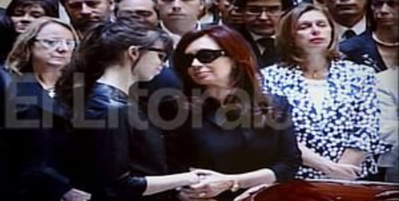 Miles de personas brindaron el último adiós a Néstor Kirchner
