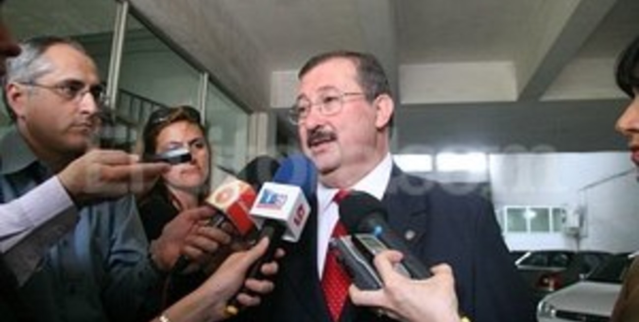 En tres meses podrían faltar guantes y jeringas