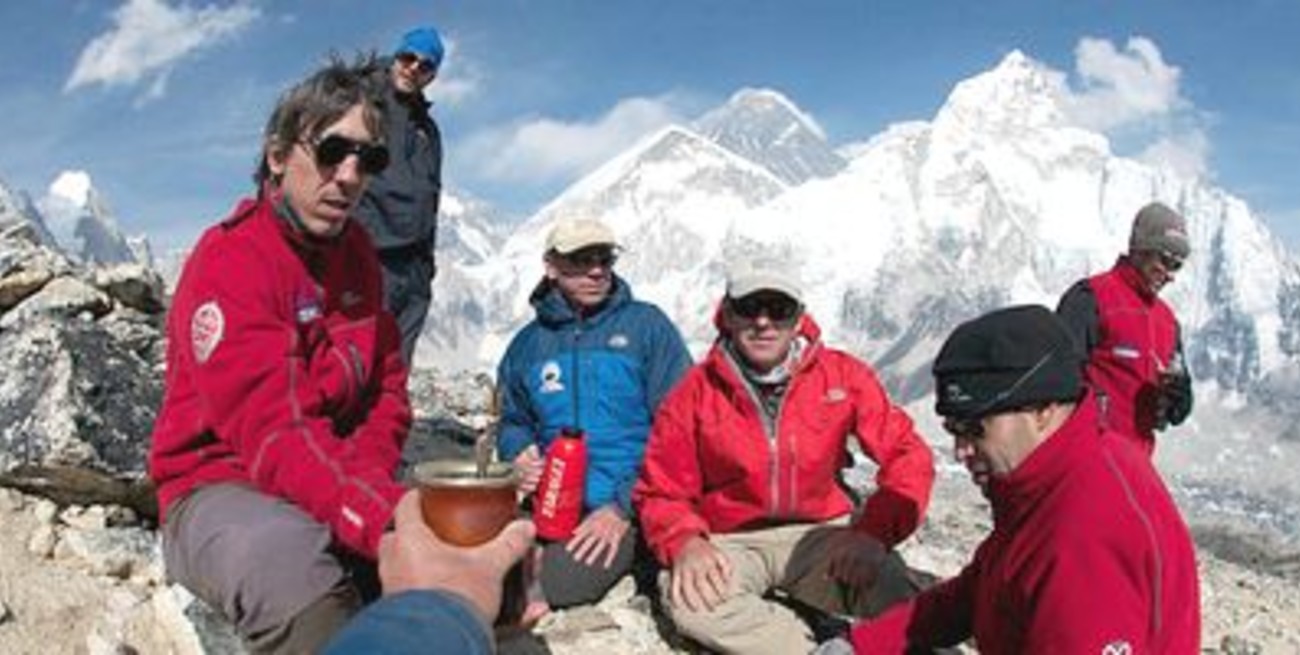 "¡Feliz Bicentenario, desde la cumbre del Everest!"