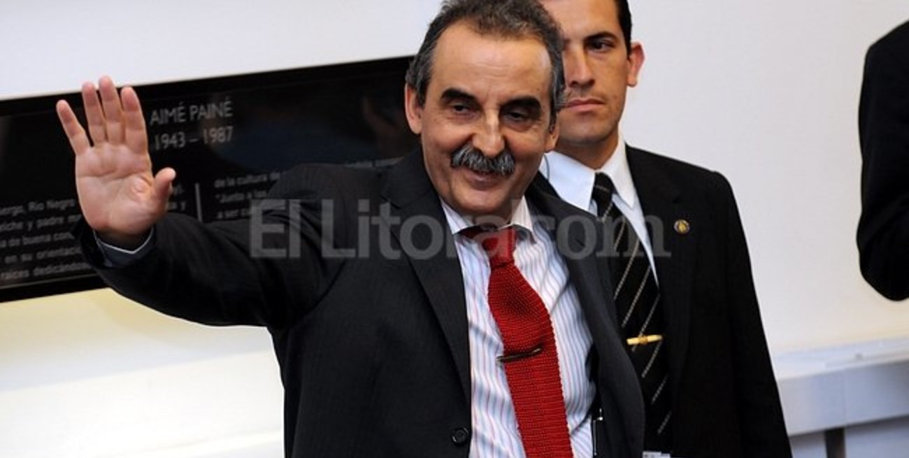 Otorgan a Moreno el manejo del papel de diario