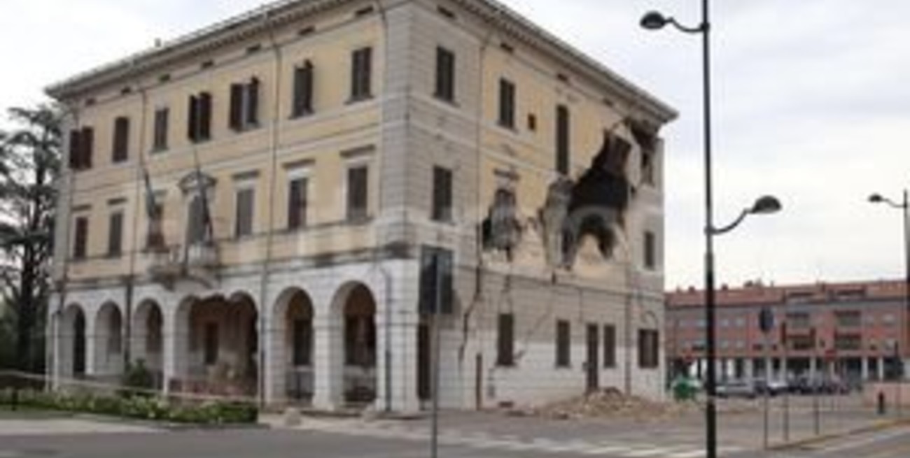 Al menos seis muertos por un fuerte terremoto en el norte de Italia