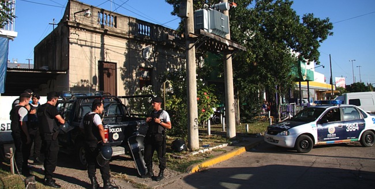 Evitan la fuga de dos detenidos