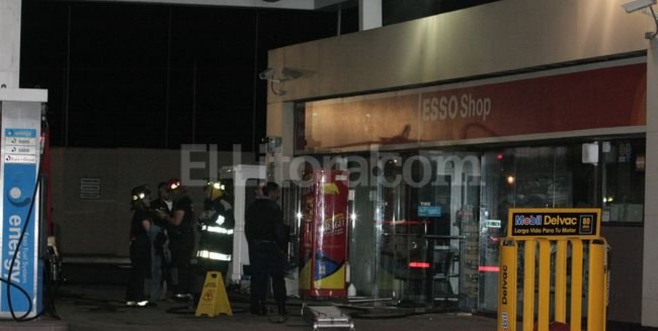 Principio de incendio en estación de servicio