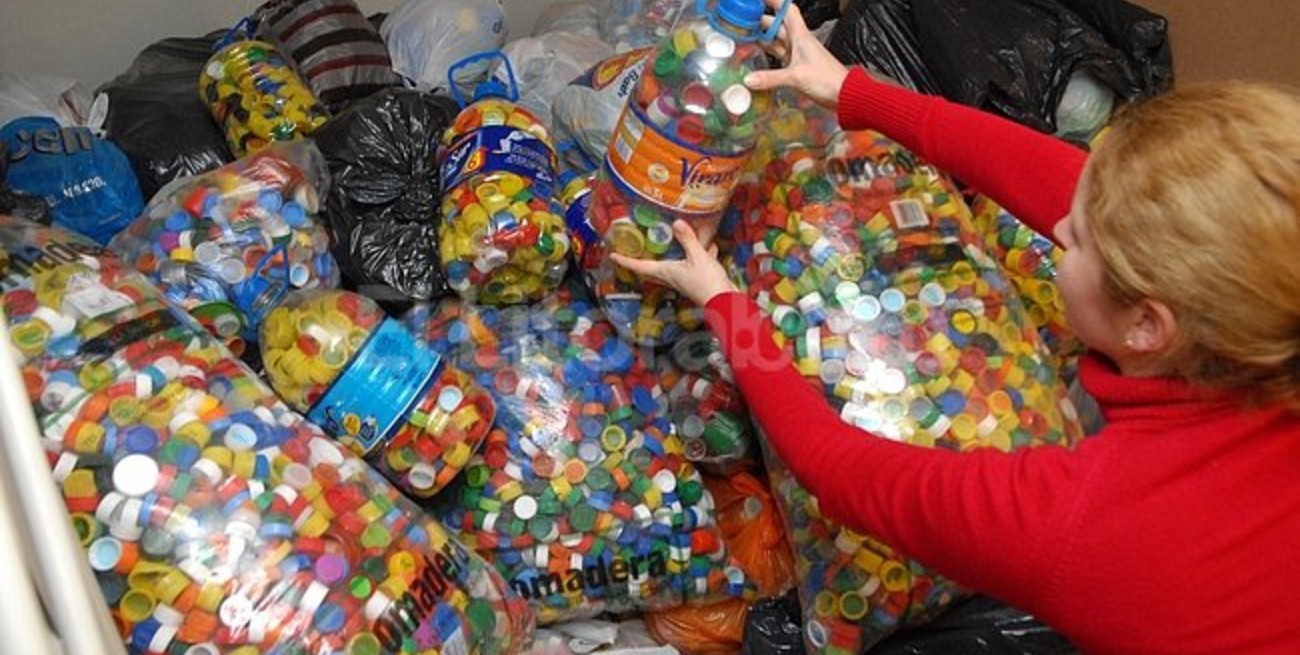 Desde hace cinco años juntan tapitas con un fin solidario