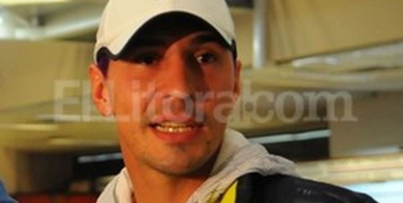 Futbolista argentino embiste a motociclista en huida junto a modelo Larissa Riquelme