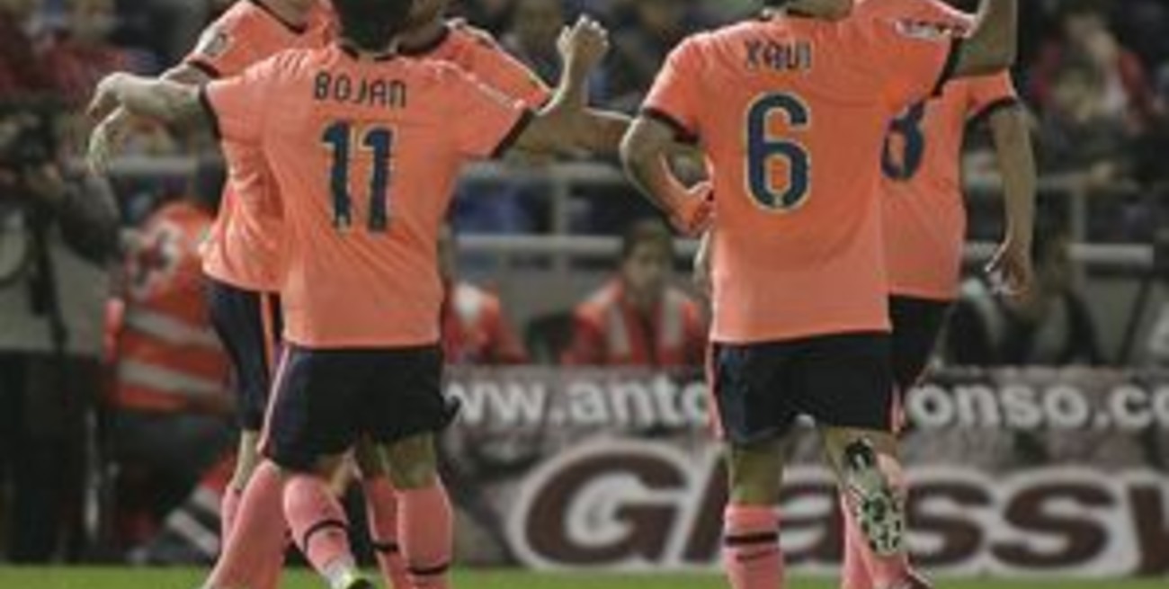 Messi no se dejó presionar y metió tres goles en el triunfo del Barcelona