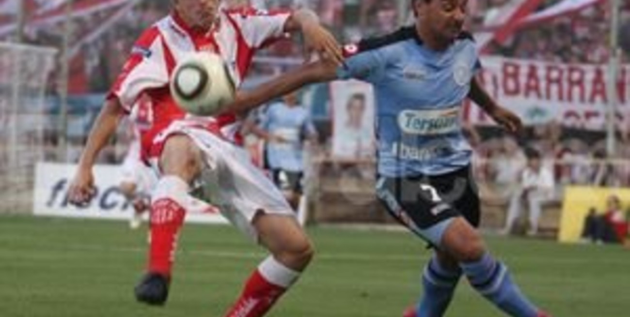 Kudelka piensa en repetir el 4-4-1-1 pero con Vidal