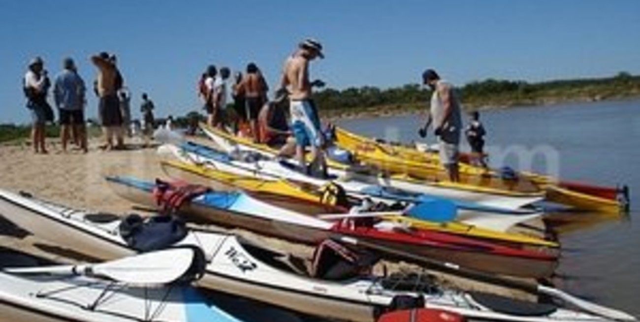 Lejos de la "locura" del clásico, kayakistas remarán hasta Coronda