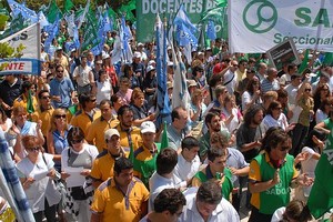 La docencia fue con sus reclamos a la Casa Gris
