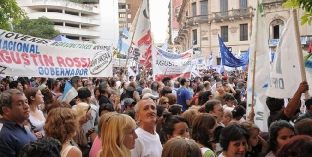 20.000 personas en el lanzamiento de la candidatura de Rossi para la gobernación