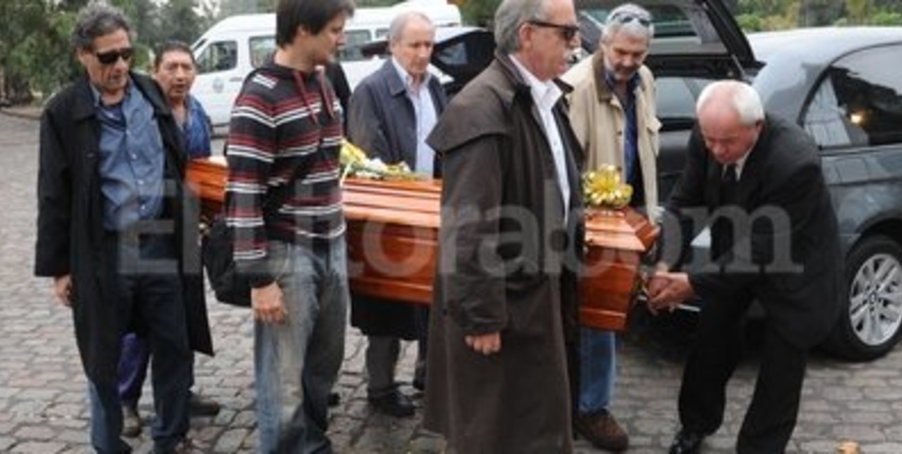 Familiares y amigos dieron último adiós a Caloi
