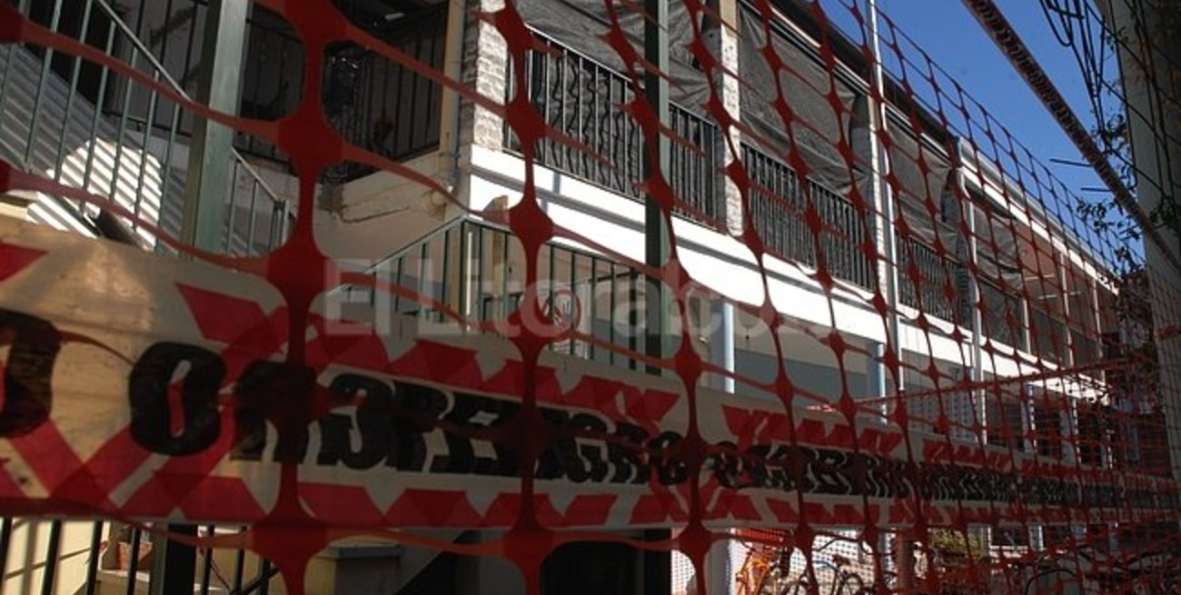 Por falta de aulas habilitadas, aún no tienen clases normales