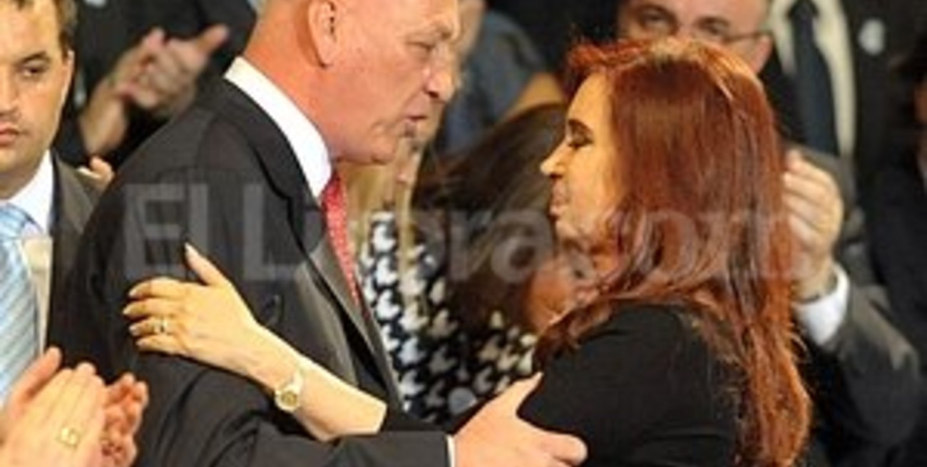Cristina le dijo a Bonfatti que "la Presidenta no manda emisarios ni correos"
