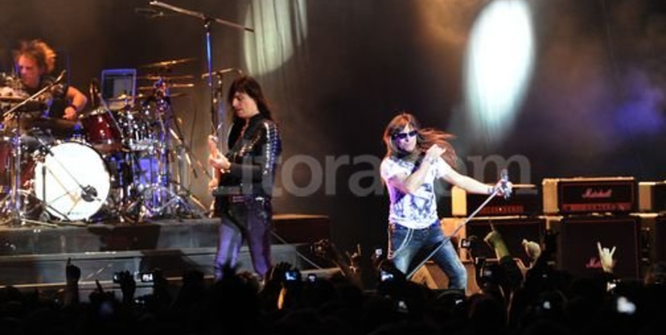 Rata Blanca realizó un mítico recital por los 20 años de "Magos, espadas y rosas"