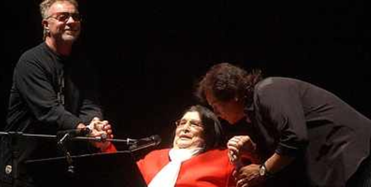 Mercedes Sosa está internada en terapia intensiva con respiración artificial
