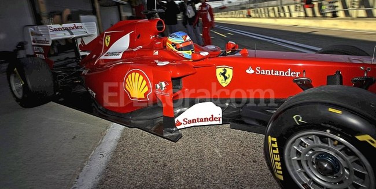 Fernando Alonso y Sebastian Vettel dominaron la segunda jornada de ensayos en Valencia