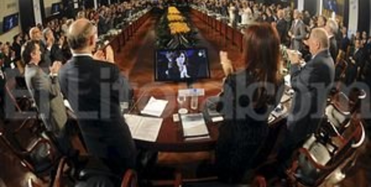 Mandatarios destacan la figura de Néstor Kirchner en un homenaje