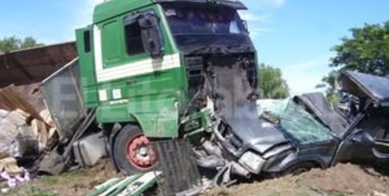 Un matrimonio y uno de sus pequeños hijos murieron por un choque en Marcelino Escalada