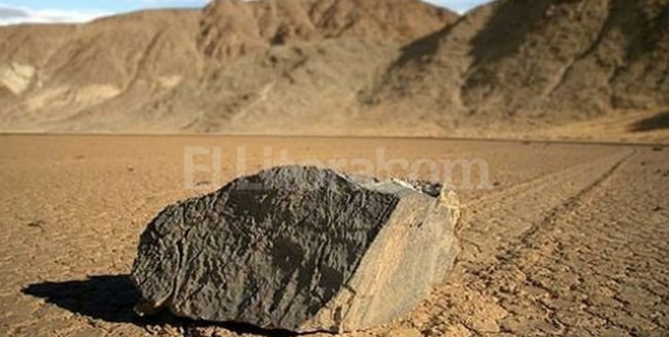 El misterio de las 'piedras viajeras' del Valle de la Muerte en California