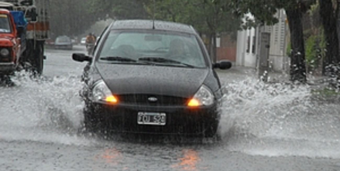 Cayeron cerca de 90 mm y sigue vigente un alerta meteorológico