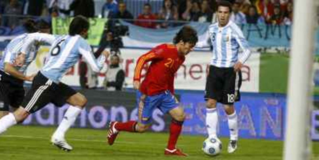 España derrotó sobre el final al seleccionado argentino