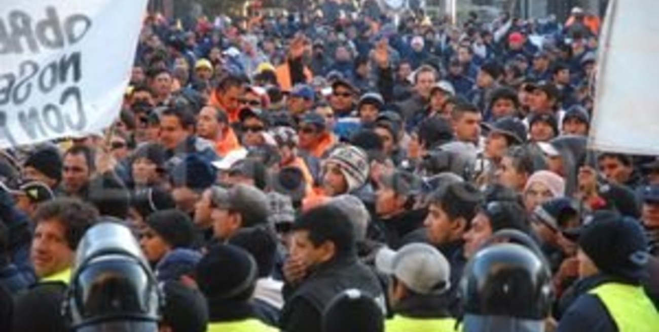 La Uocra se movilizó hasta Casa de Gobierno para repudiar despidos