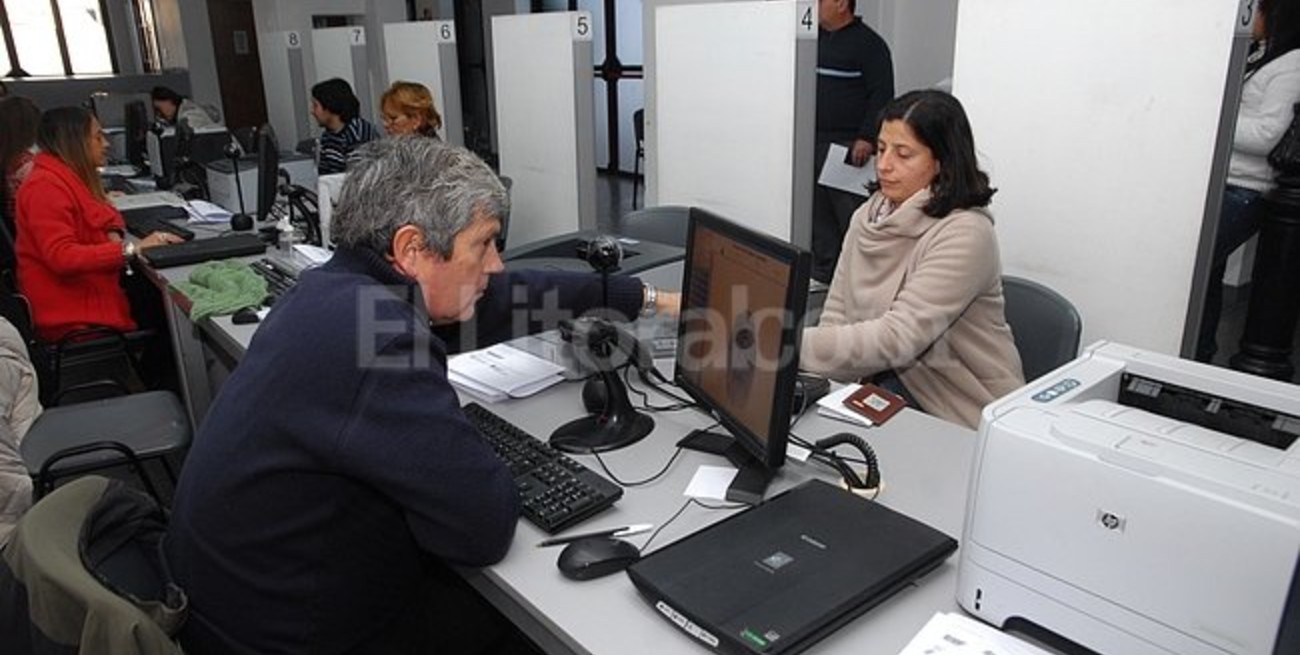 Para tramitar el nuevo DNI dan turnos para diciembre