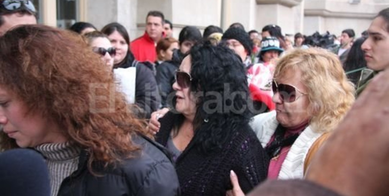 Inhumaron los restos de Leo Mattioli