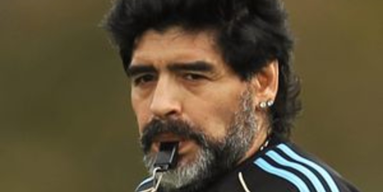 Maradona busca el lugar de Tevez en la Selección