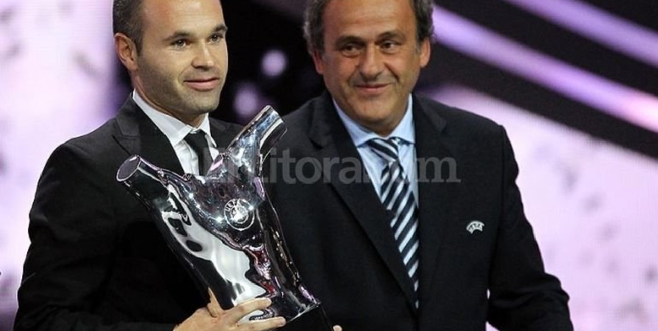 Andrés Iniesta se quedó con el premio al Mejor Jugador de Europa de la temporada