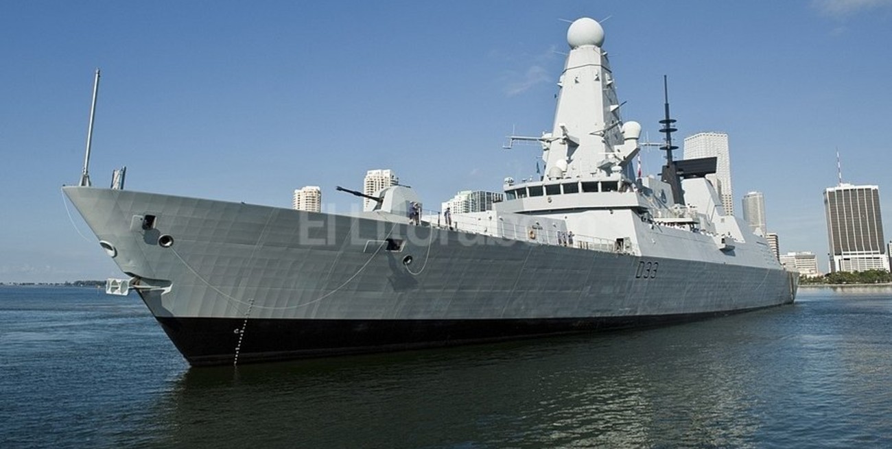El "HMS Dauntless" navega hacia Malvinas